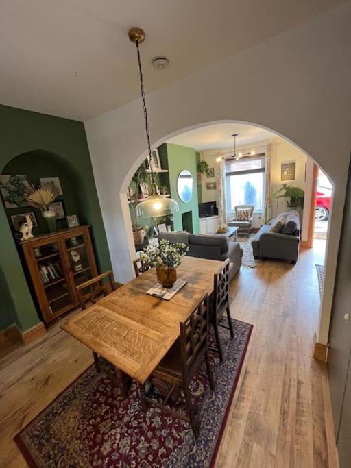 Just The Splott! Sleeps 6, 8 Mins To Stadium. Cardiff Exteriör bild