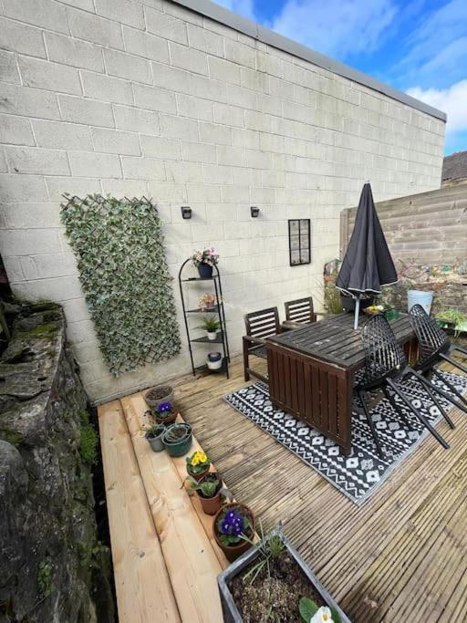 Just The Splott! Sleeps 6, 8 Mins To Stadium. Cardiff Exteriör bild
