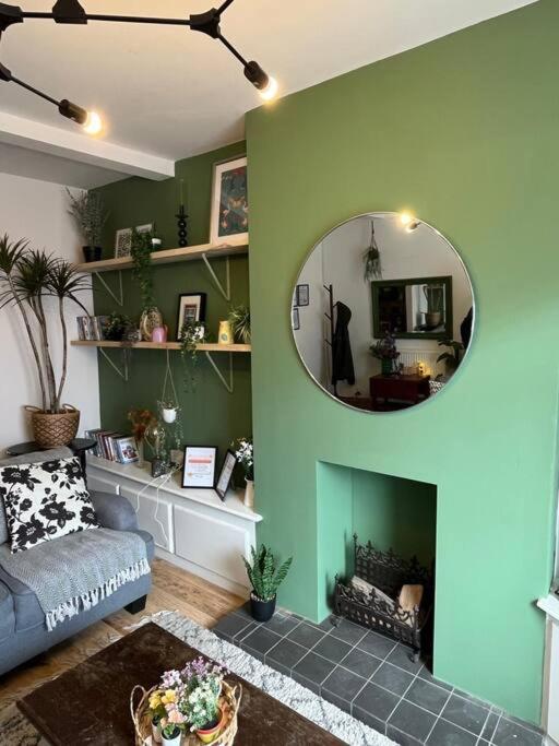 Just The Splott! Sleeps 6, 8 Mins To Stadium. Cardiff Exteriör bild