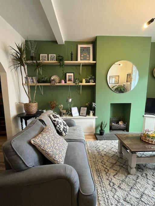 Just The Splott! Sleeps 6, 8 Mins To Stadium. Cardiff Exteriör bild