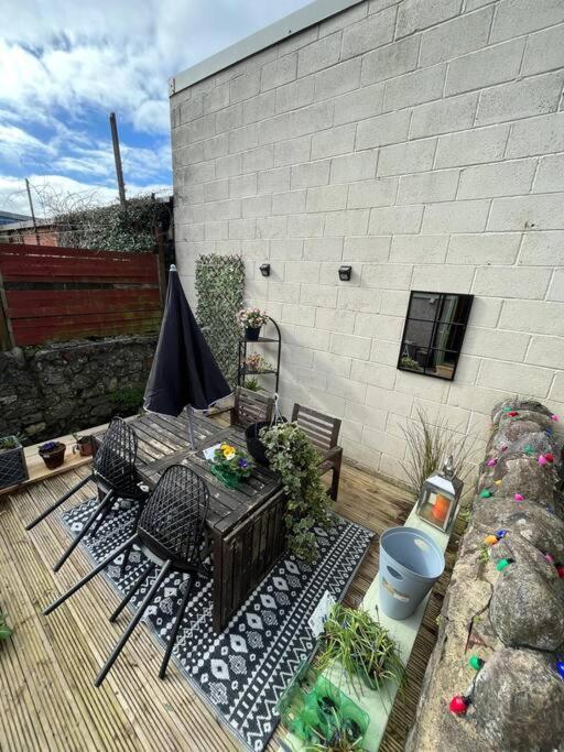 Just The Splott! Sleeps 6, 8 Mins To Stadium. Cardiff Exteriör bild