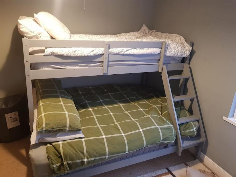 Just The Splott! Sleeps 6, 8 Mins To Stadium. Cardiff Exteriör bild