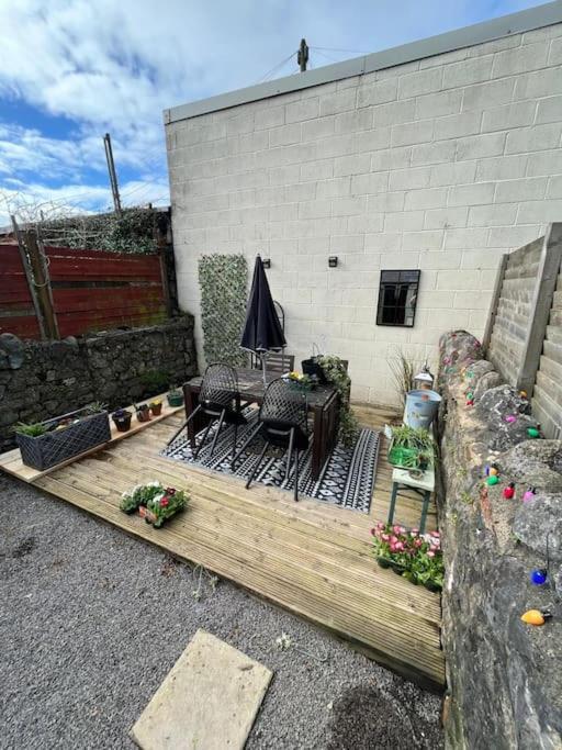 Just The Splott! Sleeps 6, 8 Mins To Stadium. Cardiff Exteriör bild