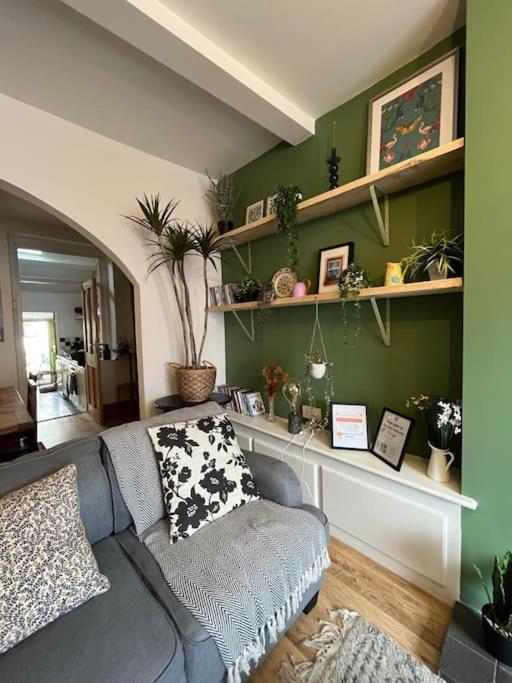 Just The Splott! Sleeps 6, 8 Mins To Stadium. Cardiff Exteriör bild