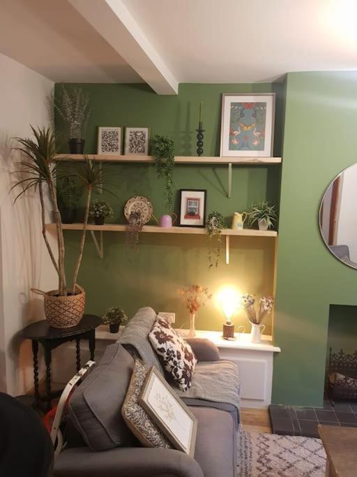 Just The Splott! Sleeps 6, 8 Mins To Stadium. Cardiff Exteriör bild