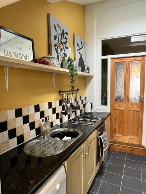 Just The Splott! Sleeps 6, 8 Mins To Stadium. Cardiff Exteriör bild