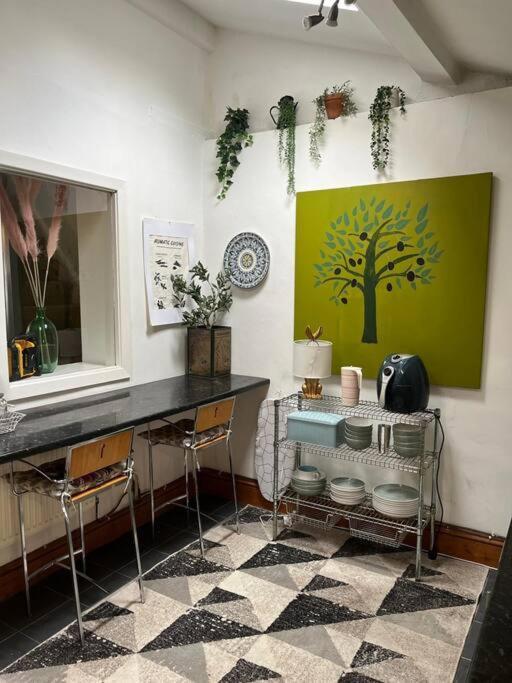 Just The Splott! Sleeps 6, 8 Mins To Stadium. Cardiff Exteriör bild
